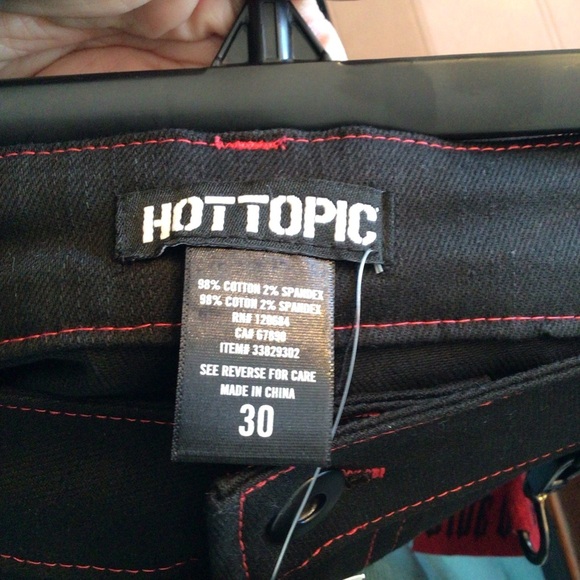 🚨 NWT Black With Red Stitch Men’s Ride or Die Shorts Chain, Skull, & Star Detail - Picture 6 of 6